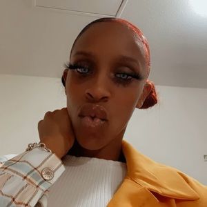 Meet your Posher, Nadia